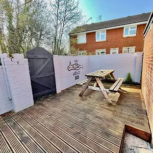 Spacious 3 Bedroom Retreat For Professionals Kingston upon Hull