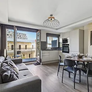 Apartment 330 Pernet 3 : Elegance And Comfort In, Paris