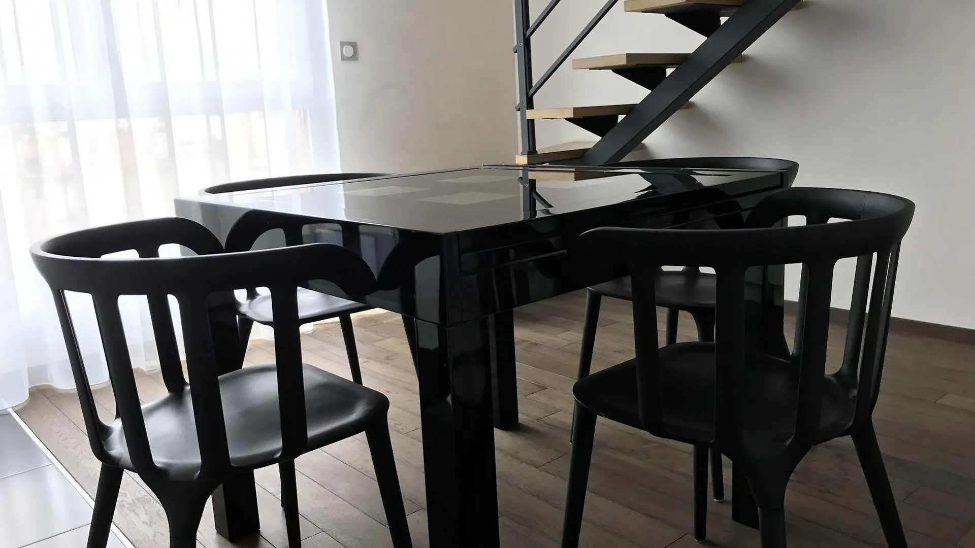 Les Appartements Paris Clichy 0*,  France